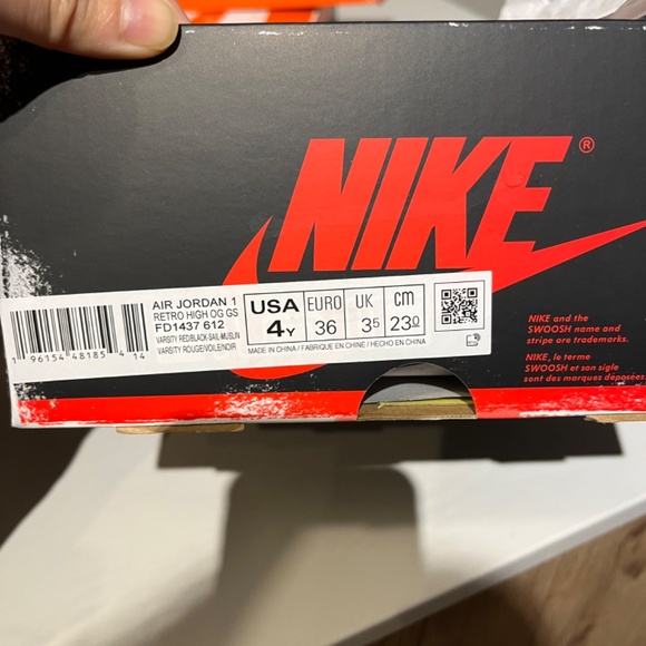 Air Jordan 1s “Lost and found” size 4Y - Picture 3 of 3